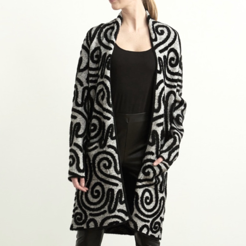 Black and White Swirl Pattern Women Sweater
